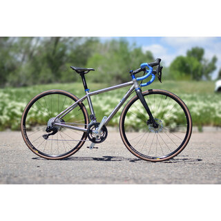 Tui ER4 Road Bike - Lightweight Titanium road bike
