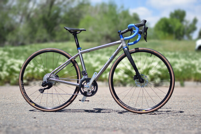 Tui ER4 Road Bike - Ultegra Di2 - Lightweight Titanium road bike