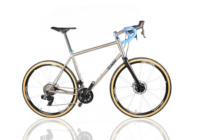 Serrai GRXDi2 - Custom Gravel bike - electronic shifting