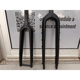 Zinn Duro 32er - Gravel Adventure Fork - 65mm Rake - 2.4" Tire clearance - Internal Brake routing w/axle 15x110mm TA