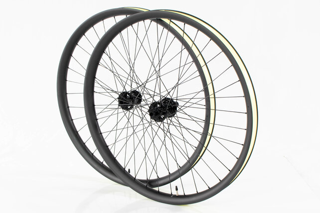 Clydesdale Pro Carbon Mountain Bike Wheelset - Raven 32i Rims - Clydesdale Hubs - Tubeless