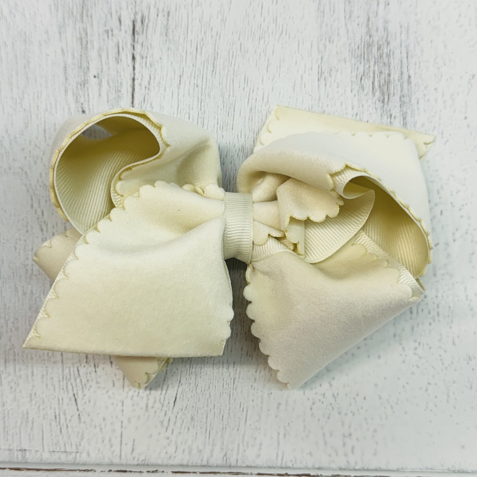 Wee Ones Small King Scalloped Edge Faux Velvet Overlay Bow - Antique White