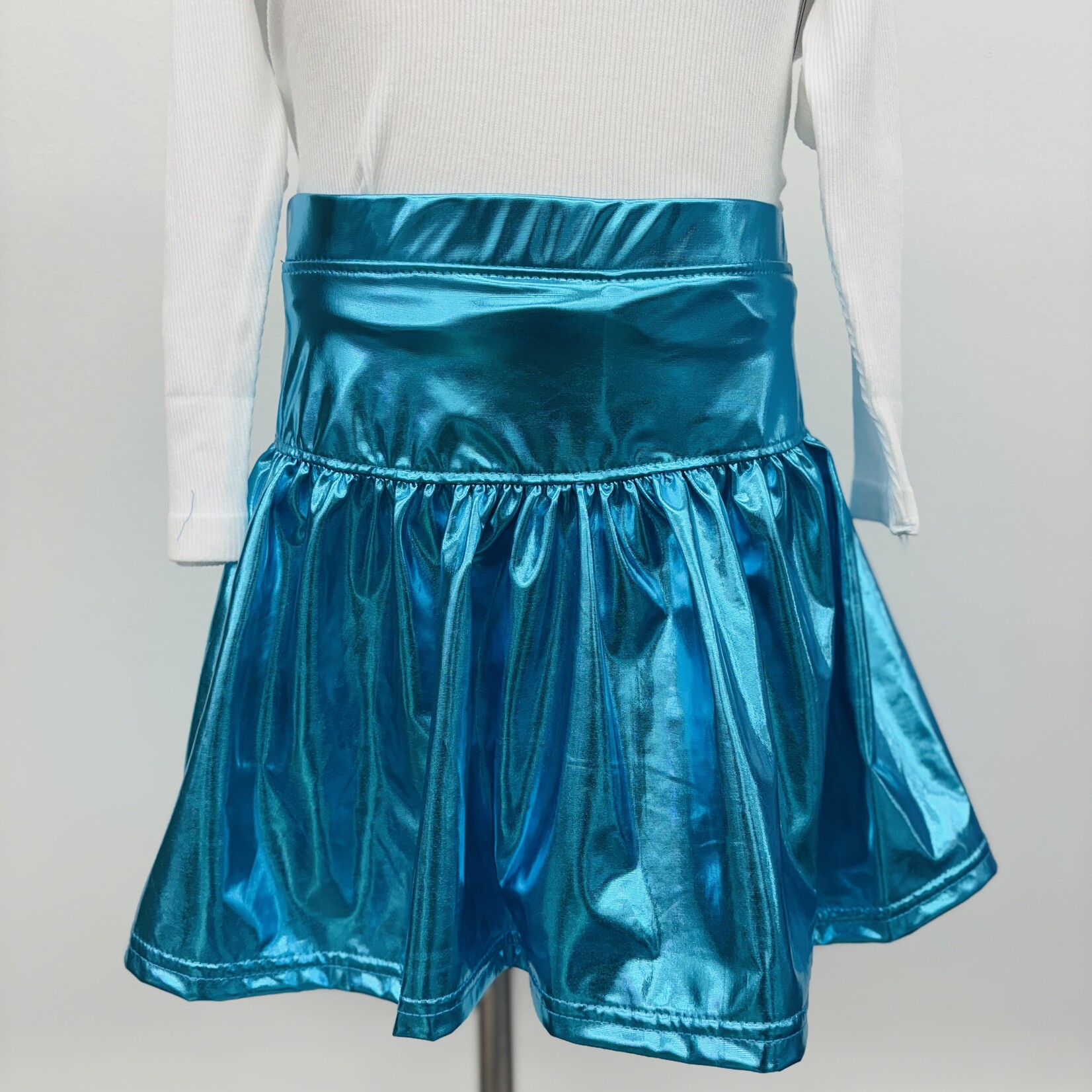 Azarhia Slick Metallic Gathered Skort in Turquoise
