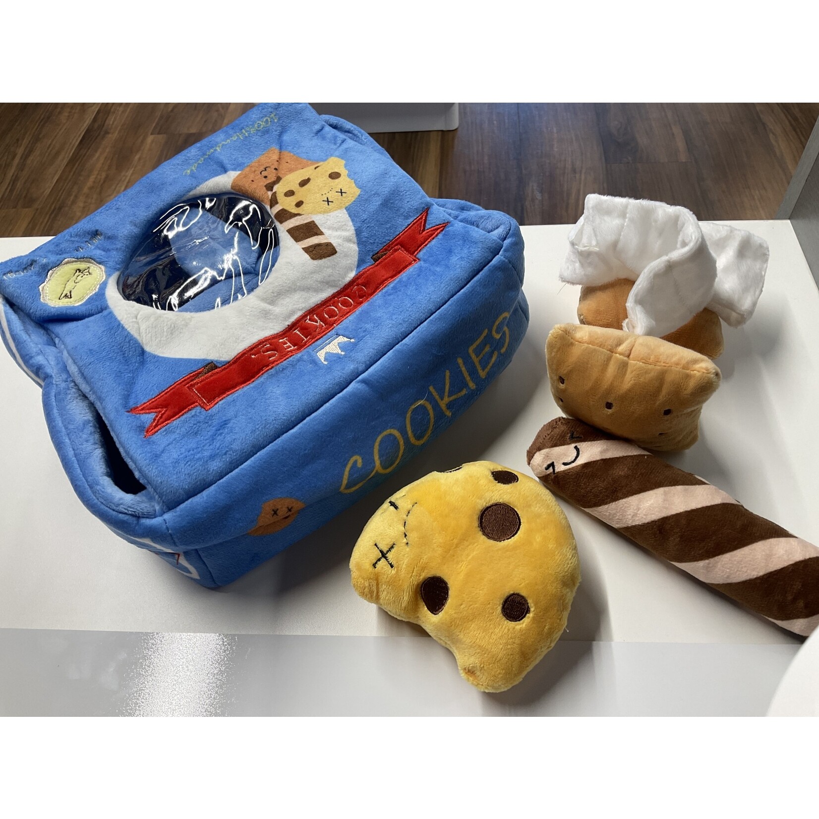 WOOF & CO COOKIE BOX DOG TOY