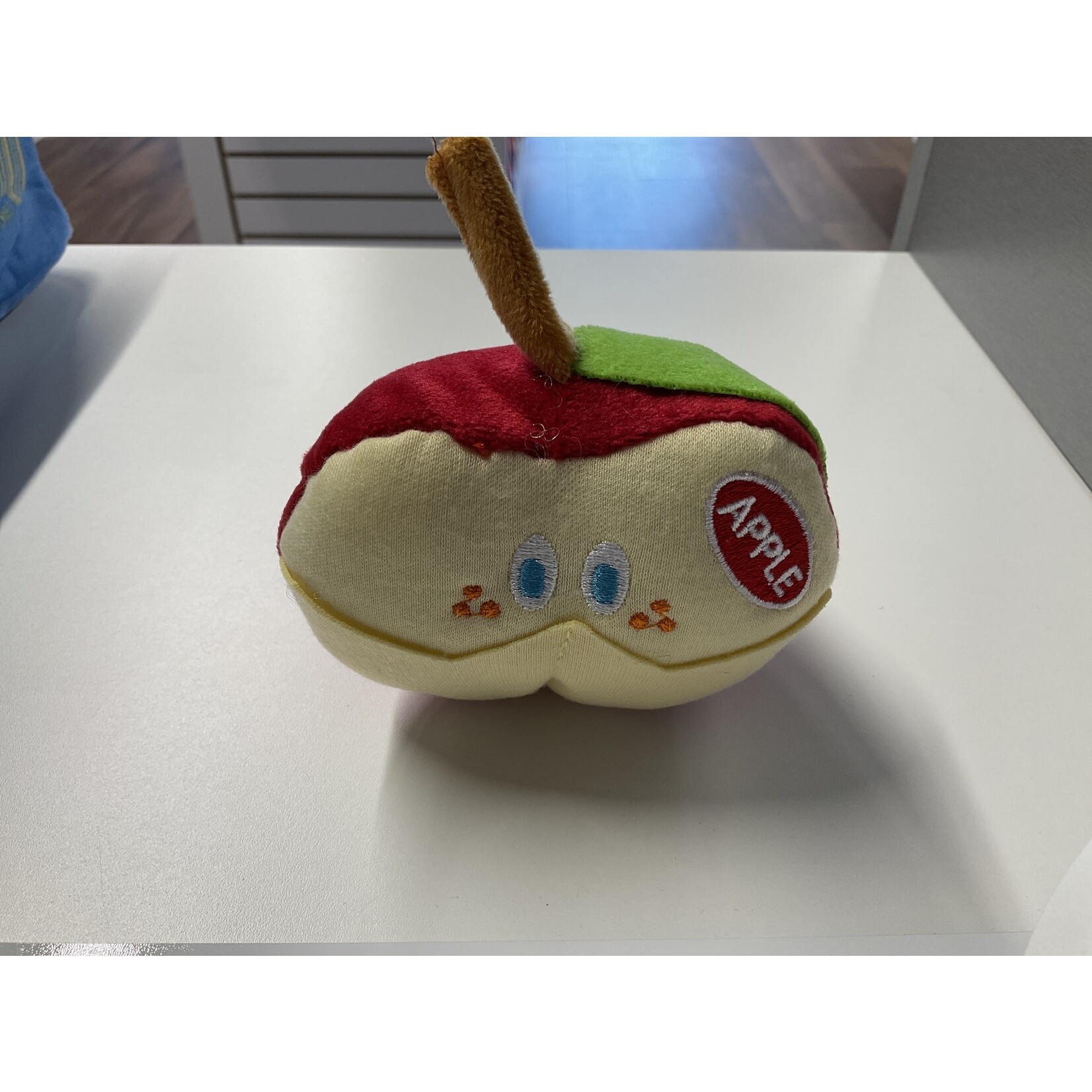 WOOF & CO APPLE DOG TOY