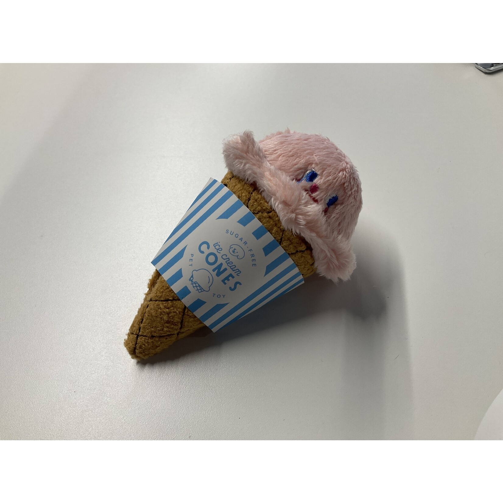 WOOF & CO STRAWBERRY ICE CREAM DOG TOY