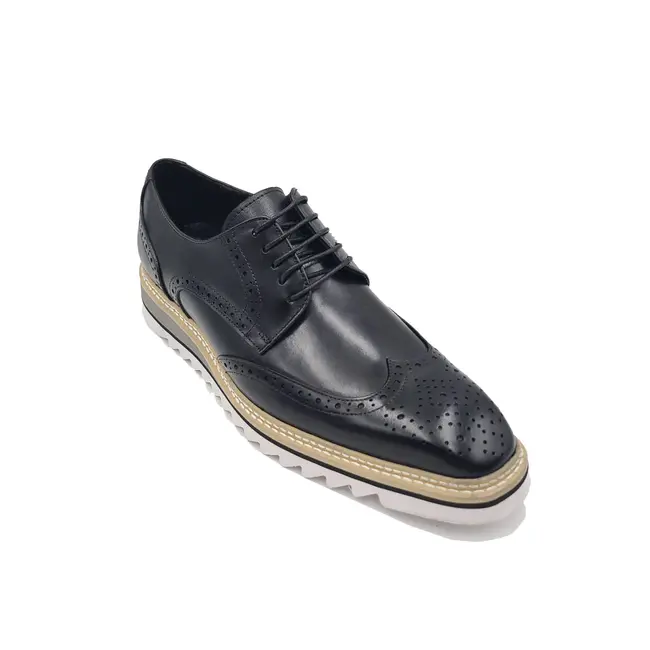 Wing-tip Blucher style Oxford with ligtweight sole