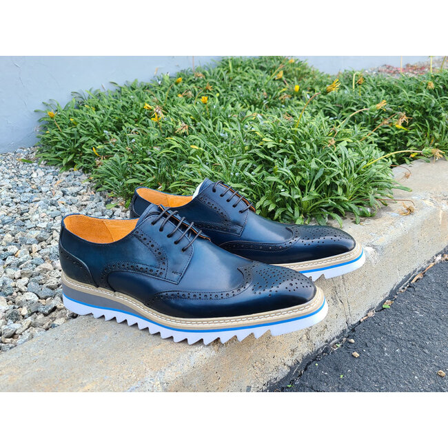 Wing-tip Blucher style Oxford with ligtweight sole