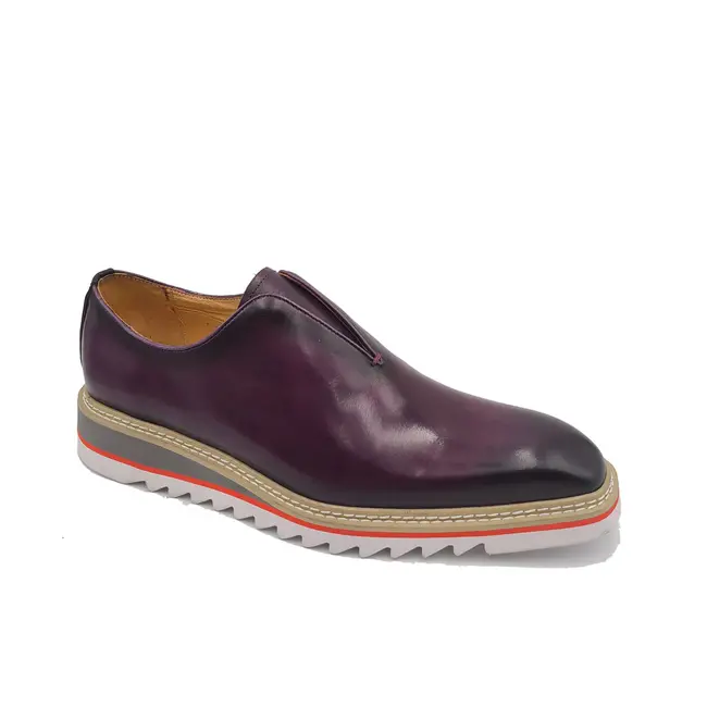 Laceless Loafer with Contrast color lightweight sole