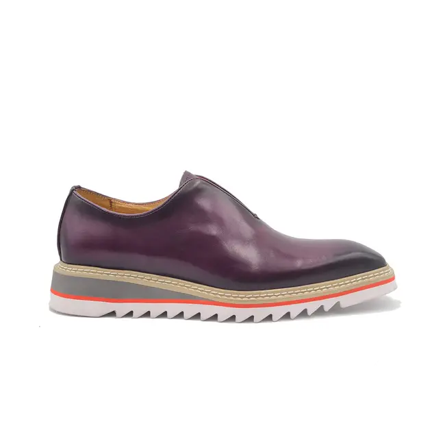 Laceless Loafer with Contrast color lightweight sole