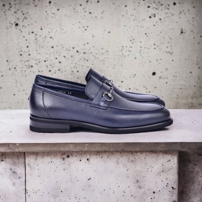 C001104-5844 Deer Skin Buckle Loafer