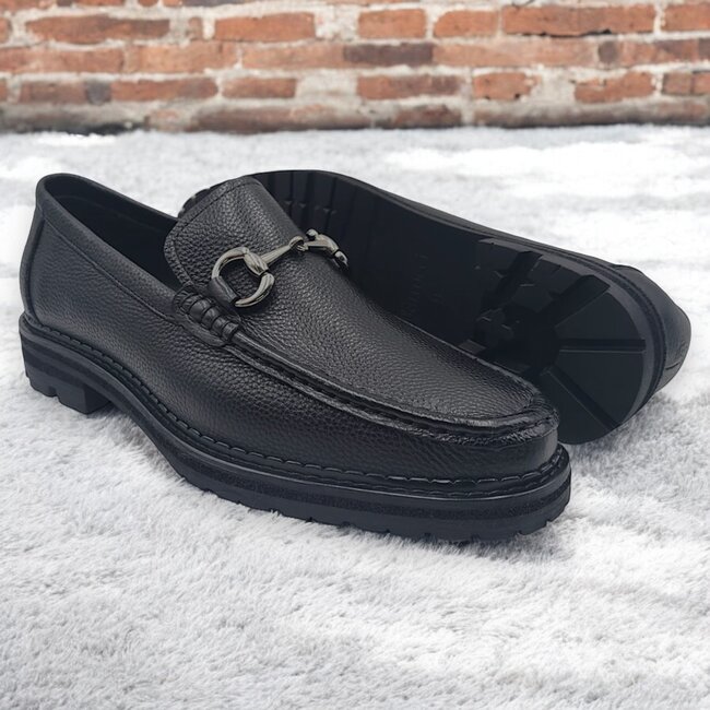 Carrucci Carrucci Men's "Pebble" Leather Buckle Loafer