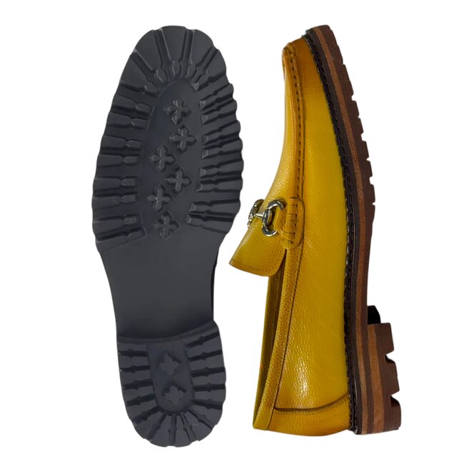 Carrucci Loafer Lug Sole: Blend of Style and Comfort 'KS623-01'