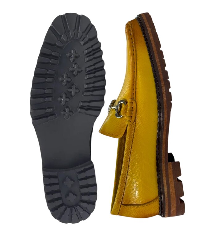 Carrucci Loafer Lug Sole: Blend of Style and Comfort 'KS623-01'