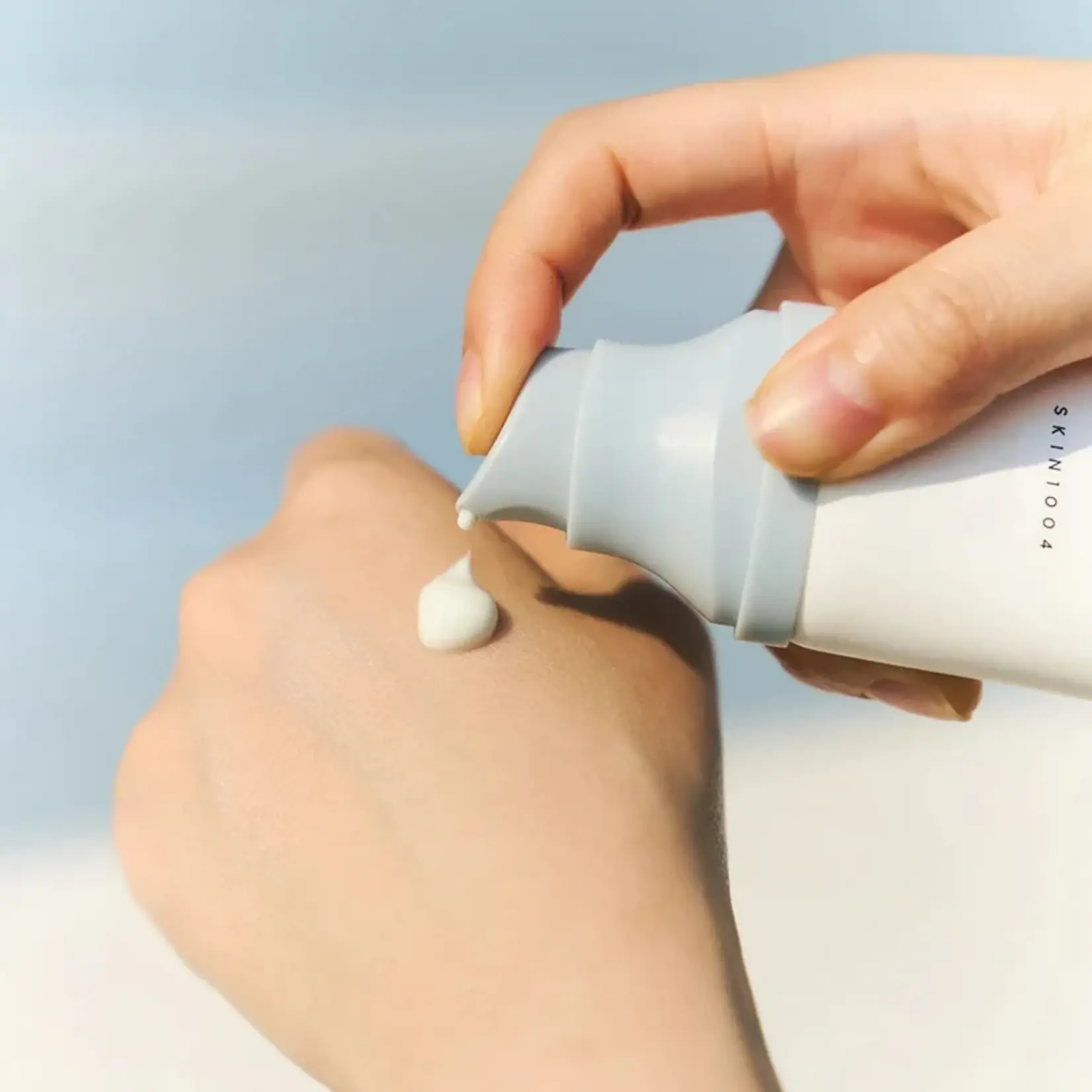 Skin1004 Protector solar liquido Skin1004 Hyalu-Cica FPS 50+ 50 ml