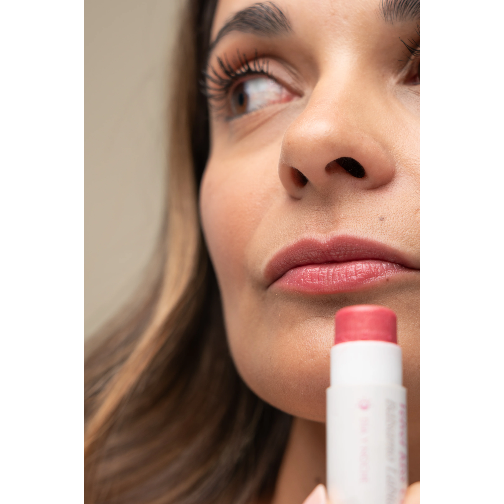 Avoroots Balsamo labial en barra Avoroots Color