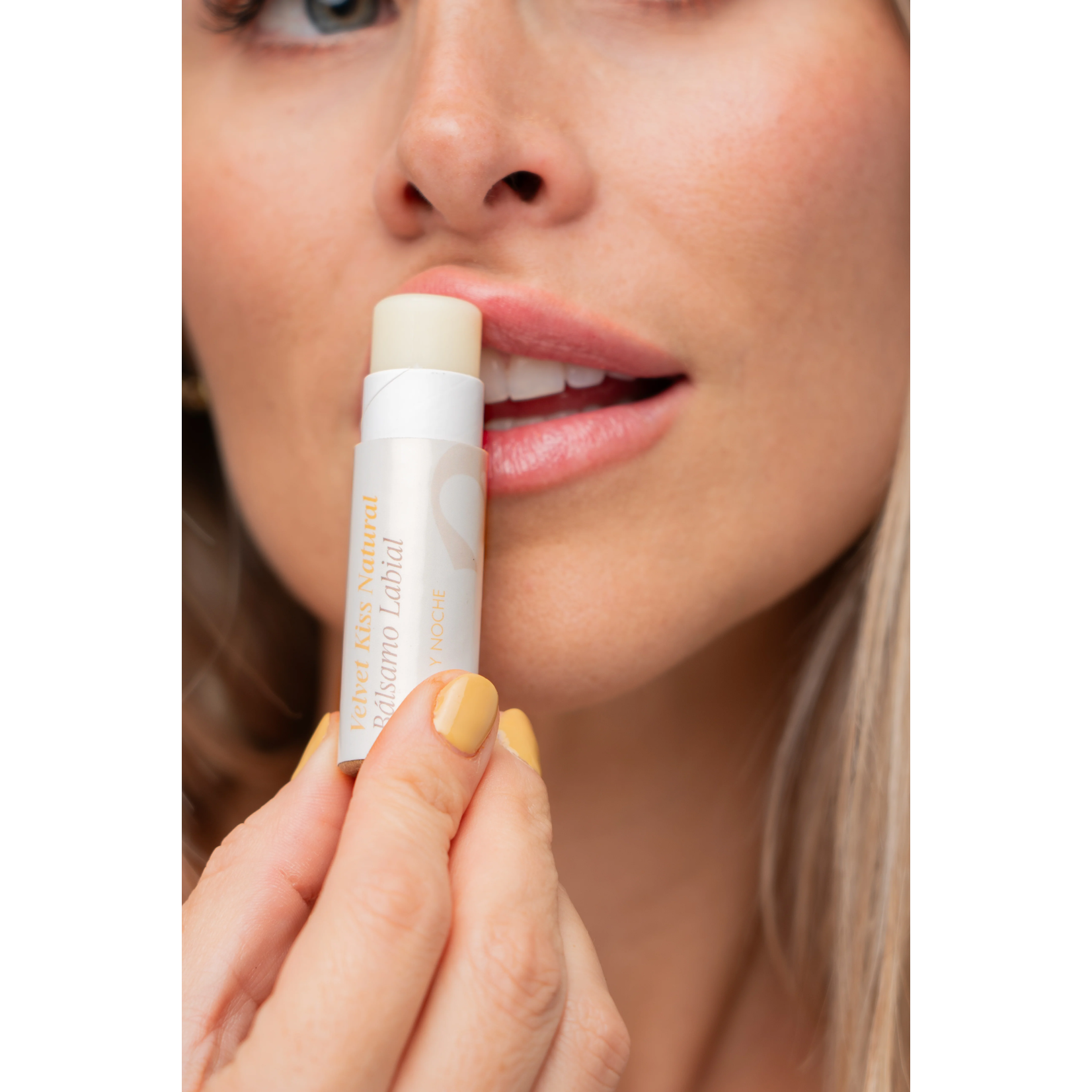 Avoroots Balsamo labial en barra Avoroots Natural