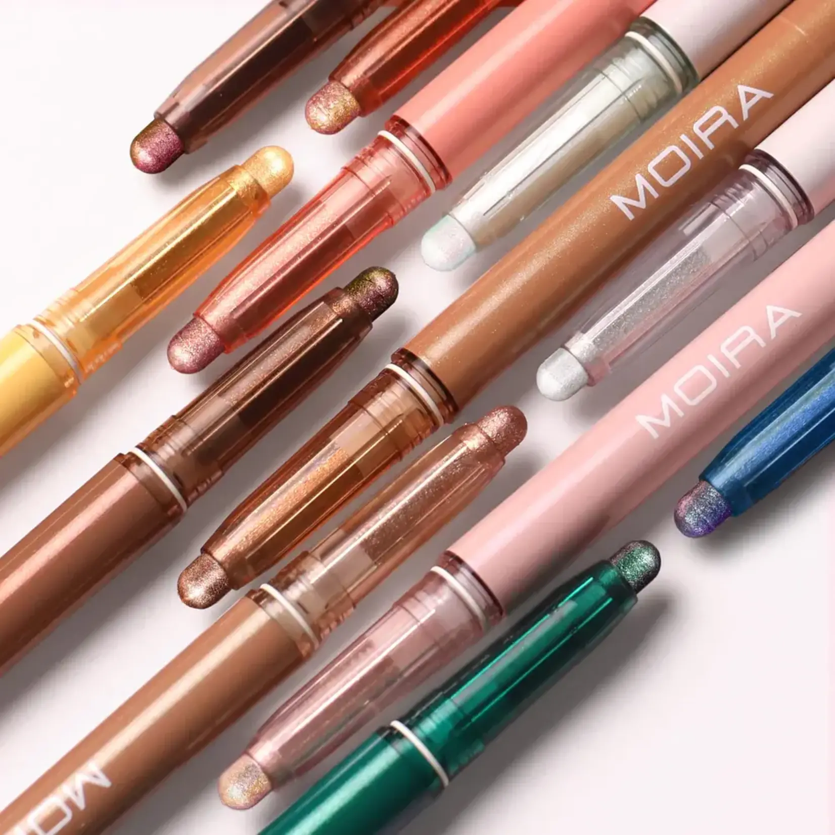 Moira Sombra en barra Moira Stellar glaze stick 04 Beauty  queen
