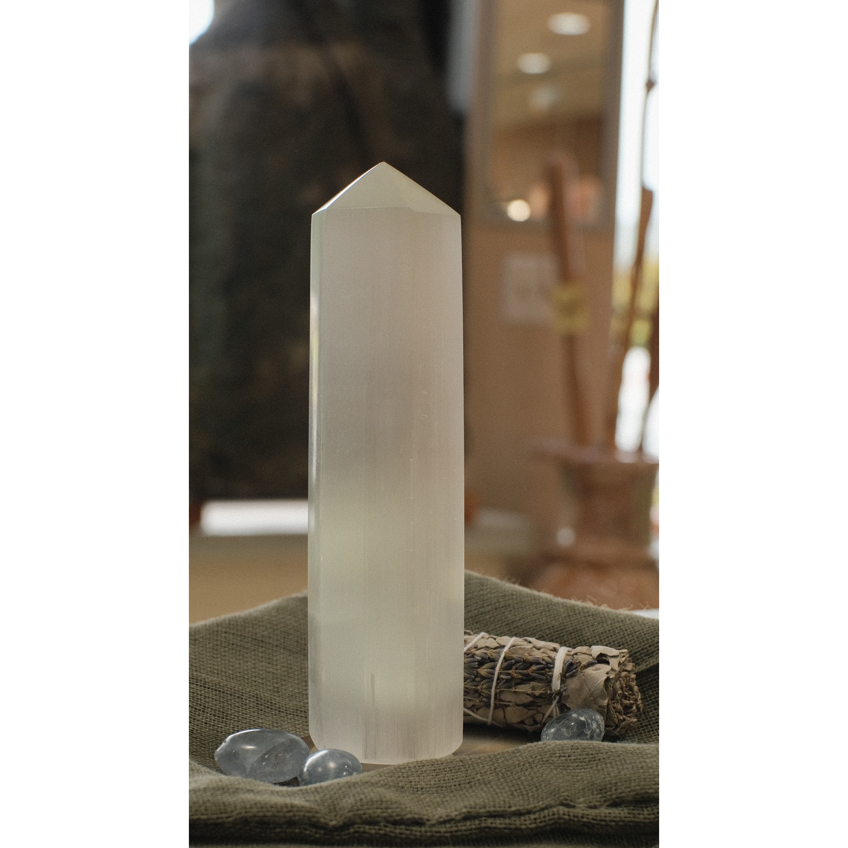 Selenite Point (LG)