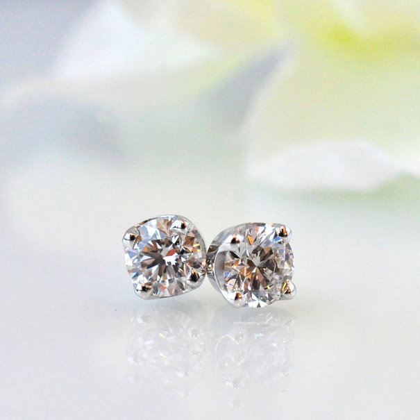 BVLA Prong-set Diamond 4mm