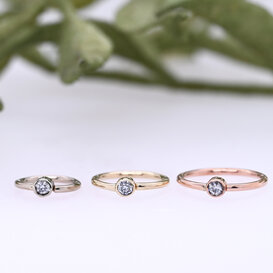 FGR 18g w/ Bezel-Set 2mm Moissanite