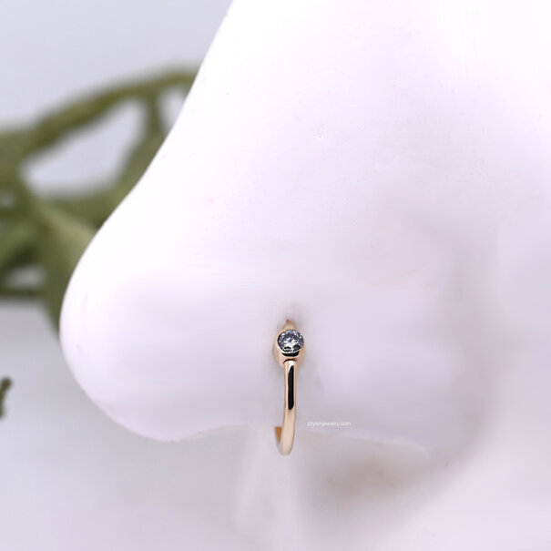 FGR 18g w/ Bezel-Set 2mm Moissanite
