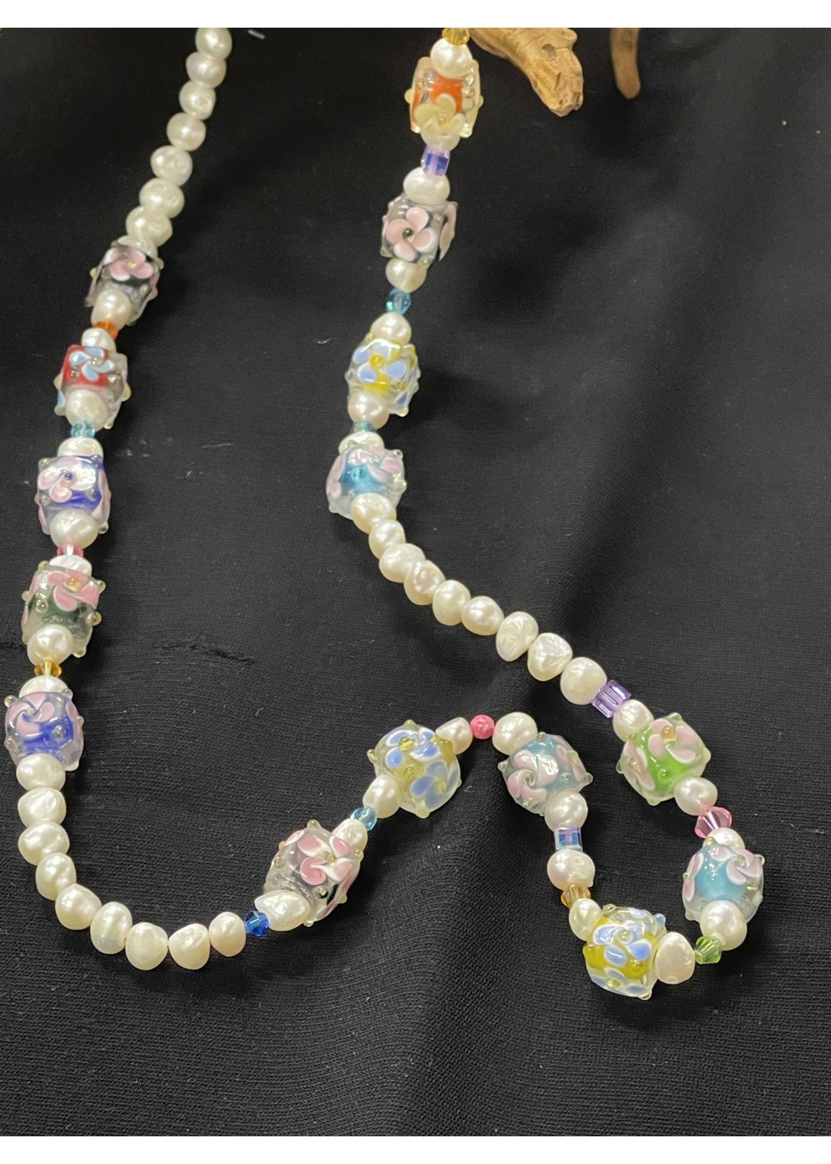 NECKLACE AC01-4736-22 White potato & Glass flowers Beads Necklace
