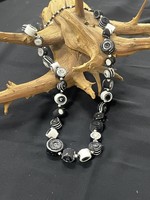 AC01-4749-22 black & white khanta rolled necklace