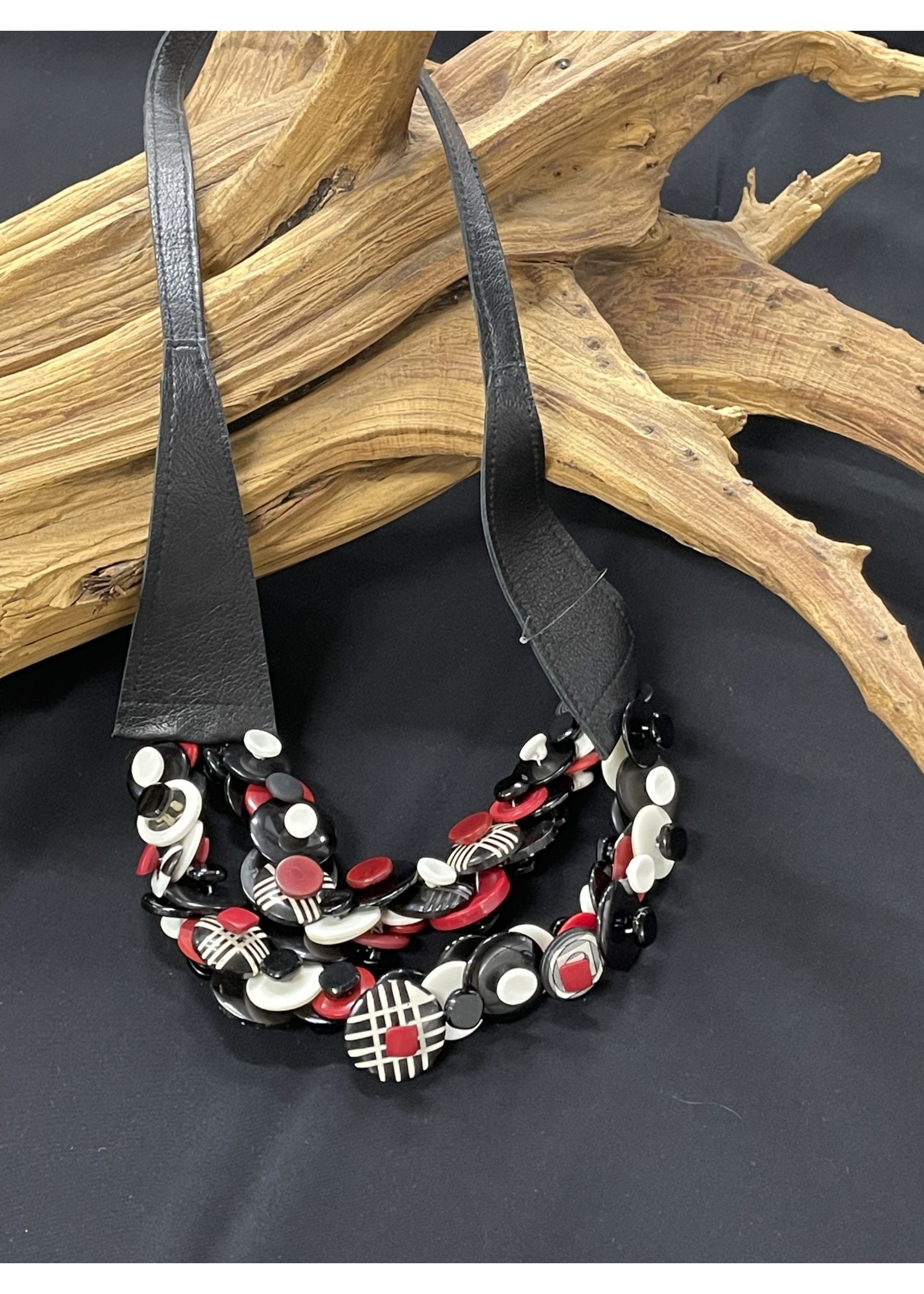 NECKLACE AC01-4730-22 Black, red & white button necklace on black leather