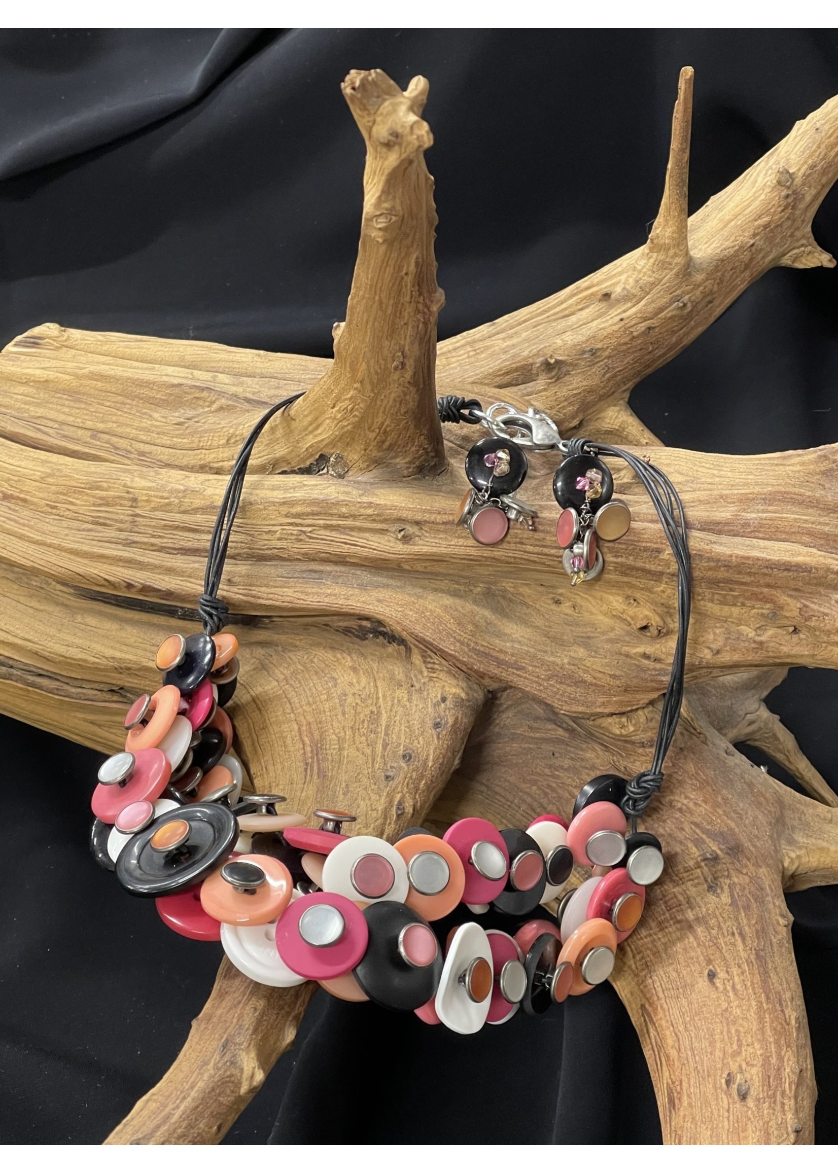 NECKLACE AC01-4706-22 Pink,Coral,Black & white button necklace