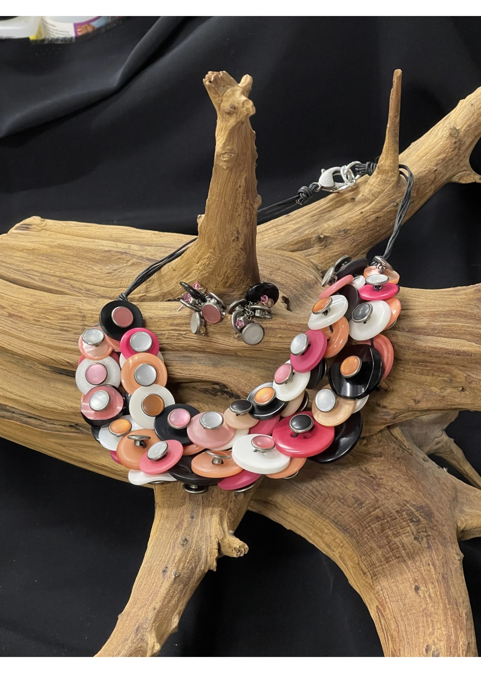 NECKLACE AC01-4706-22 Pink,Coral,Black & white button necklace
