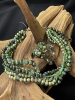 AC01-4620-21 Green pearls & Crystal necklace