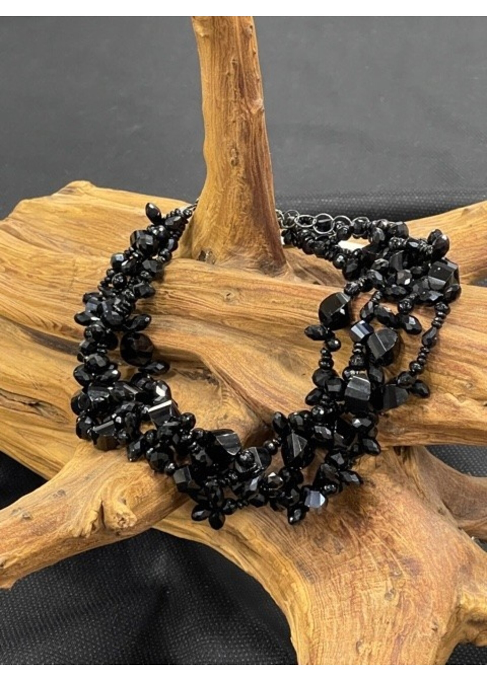 AC01-4661-21 Onyx & faceted black crystal necklace