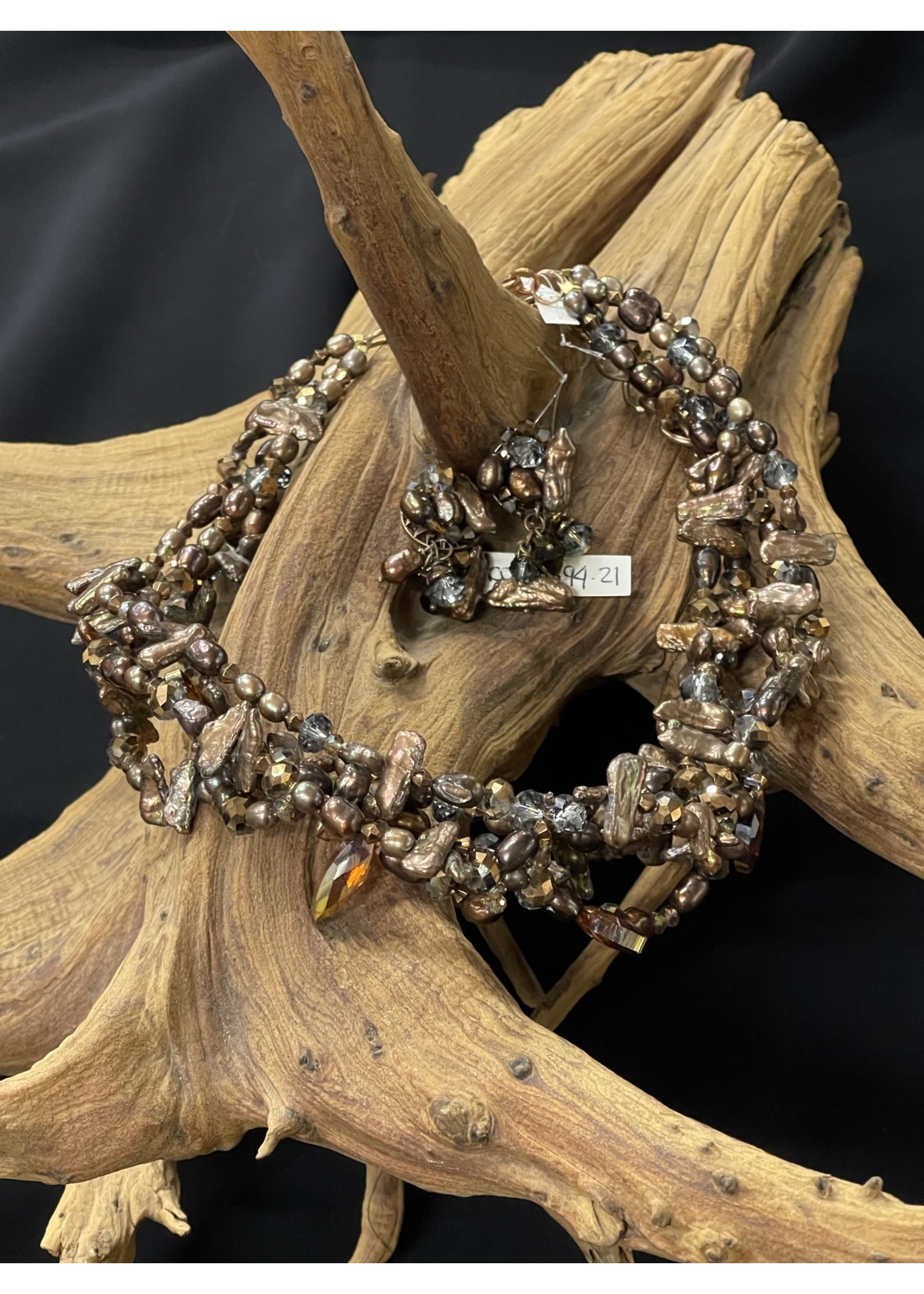 AC01-4660-21  Brown pearls & crystals necklace