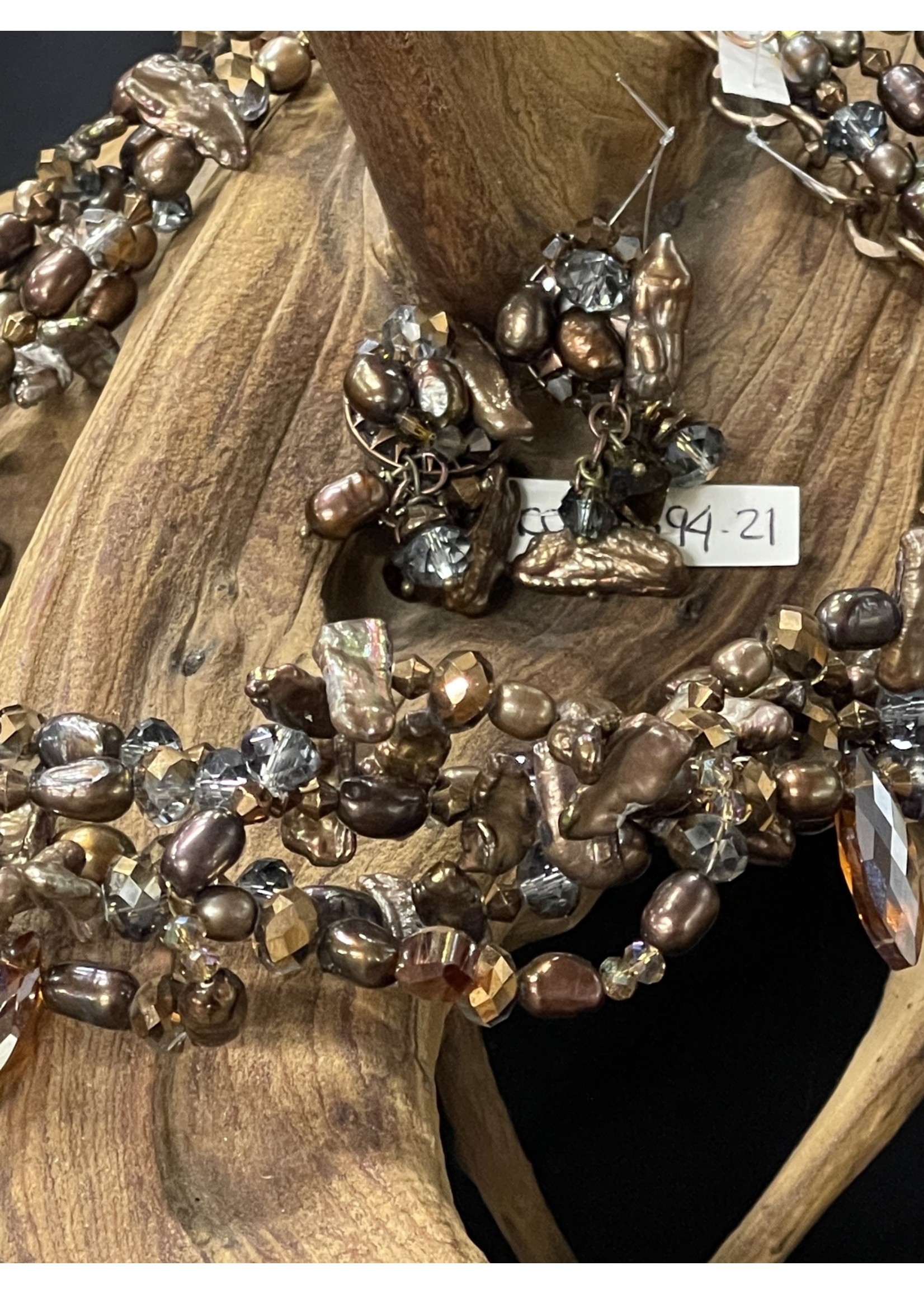 AC01-4660-21  Brown pearls & crystals necklace