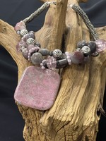 NECKLACE AC01-4796-22 Pink Agate Pendant on pearls & Silver Necklace