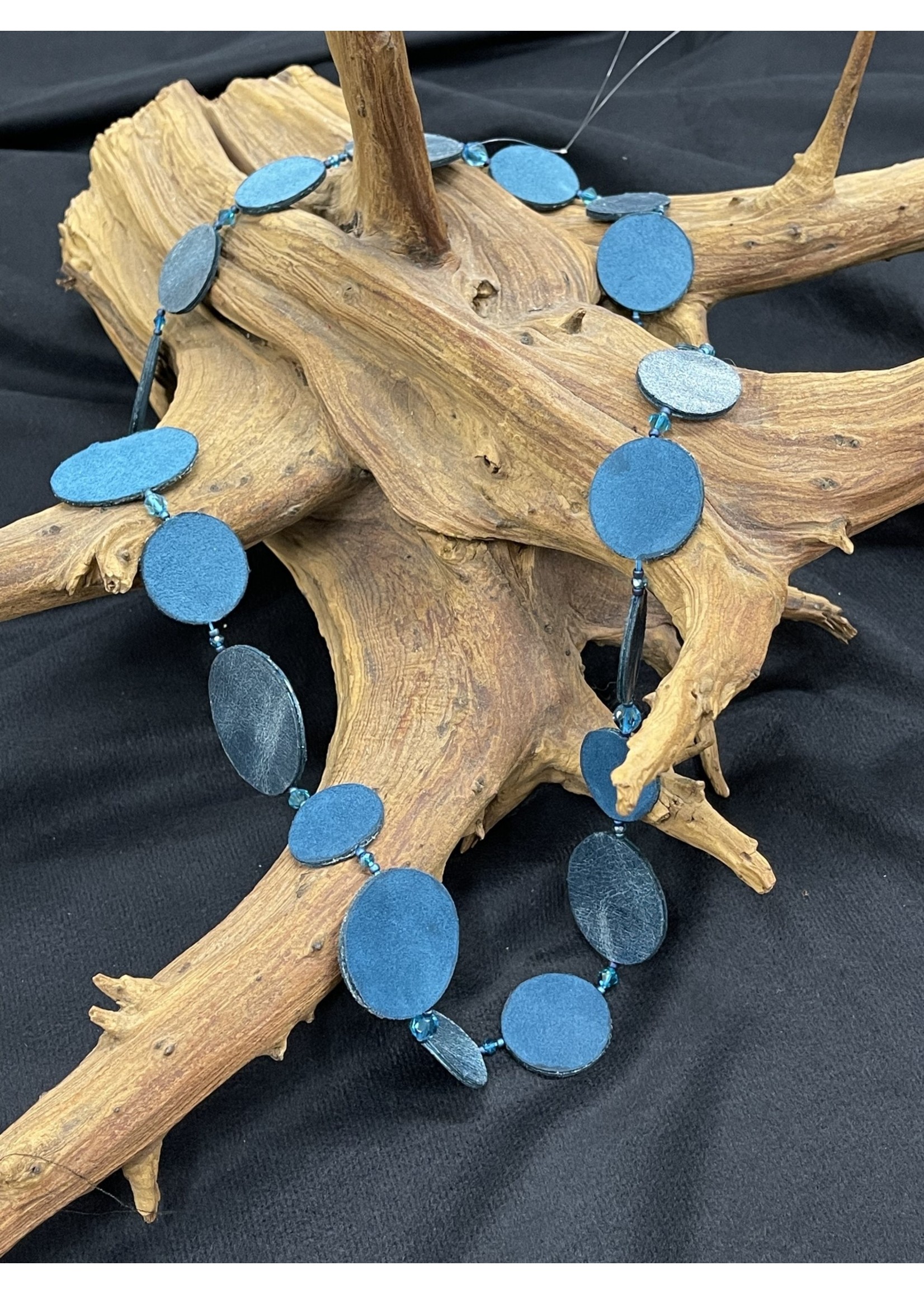 AC01-4605-21 Blue leather dots necklace