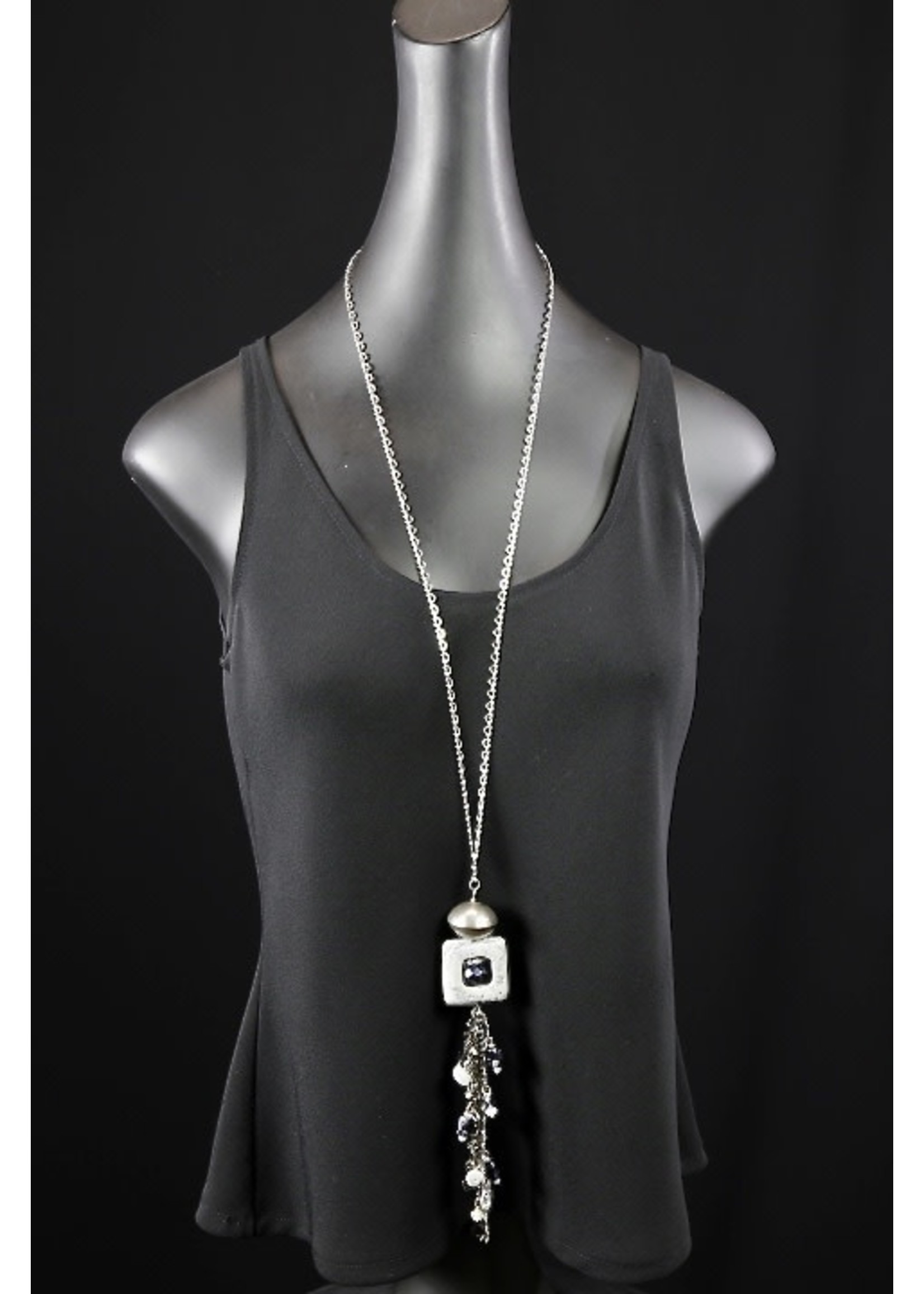 AC01-4036-18 White square turq. long necklace