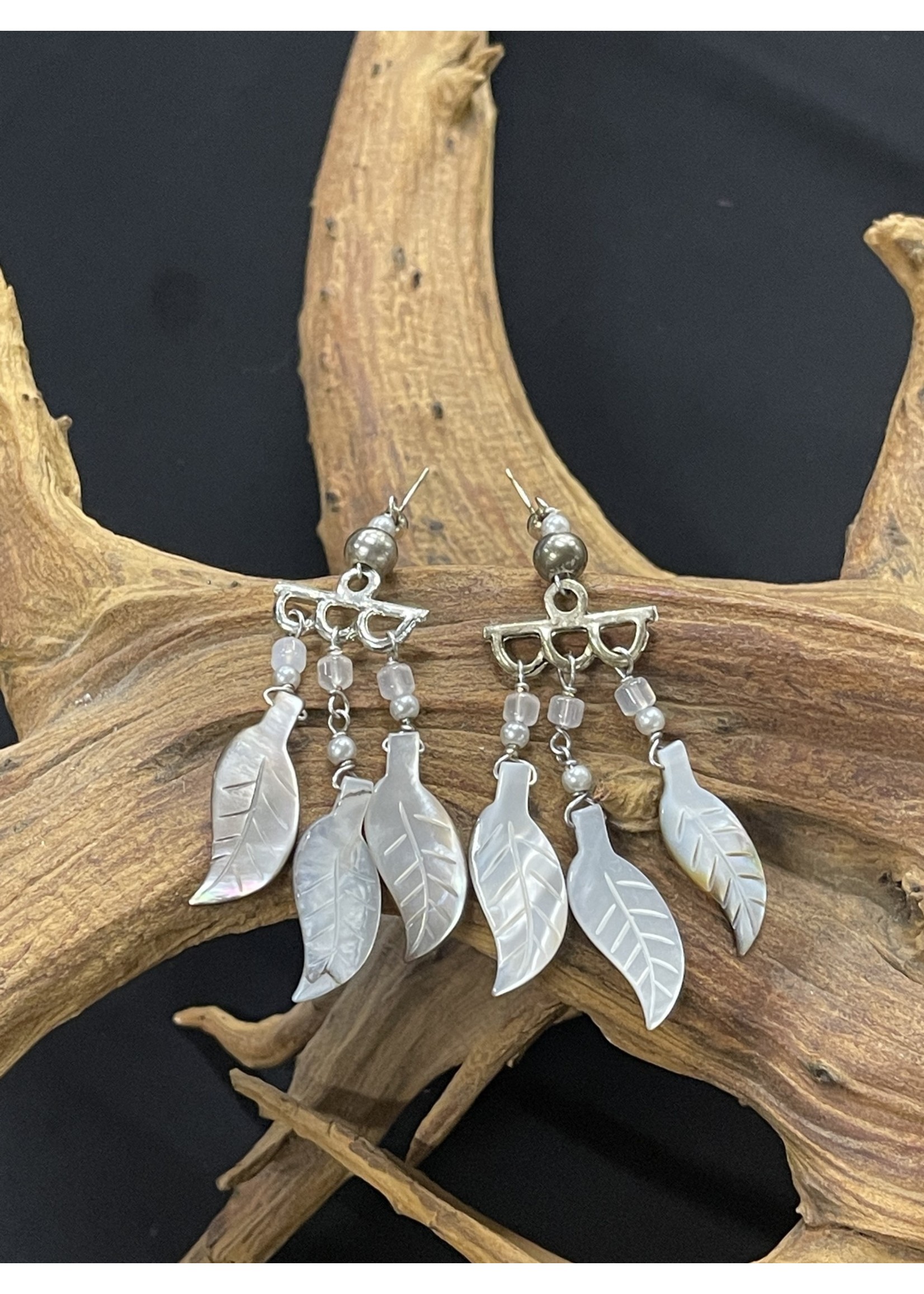 AC01-4229-19 Mother of pearls Leaves chandelier post earrings