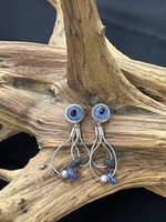 AC01-3694-17 Silver loopy wire and blue glass beads post earrings