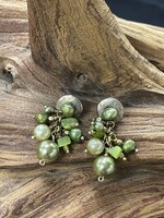 AC01-3868-18 Green cluster pearls earrings on post