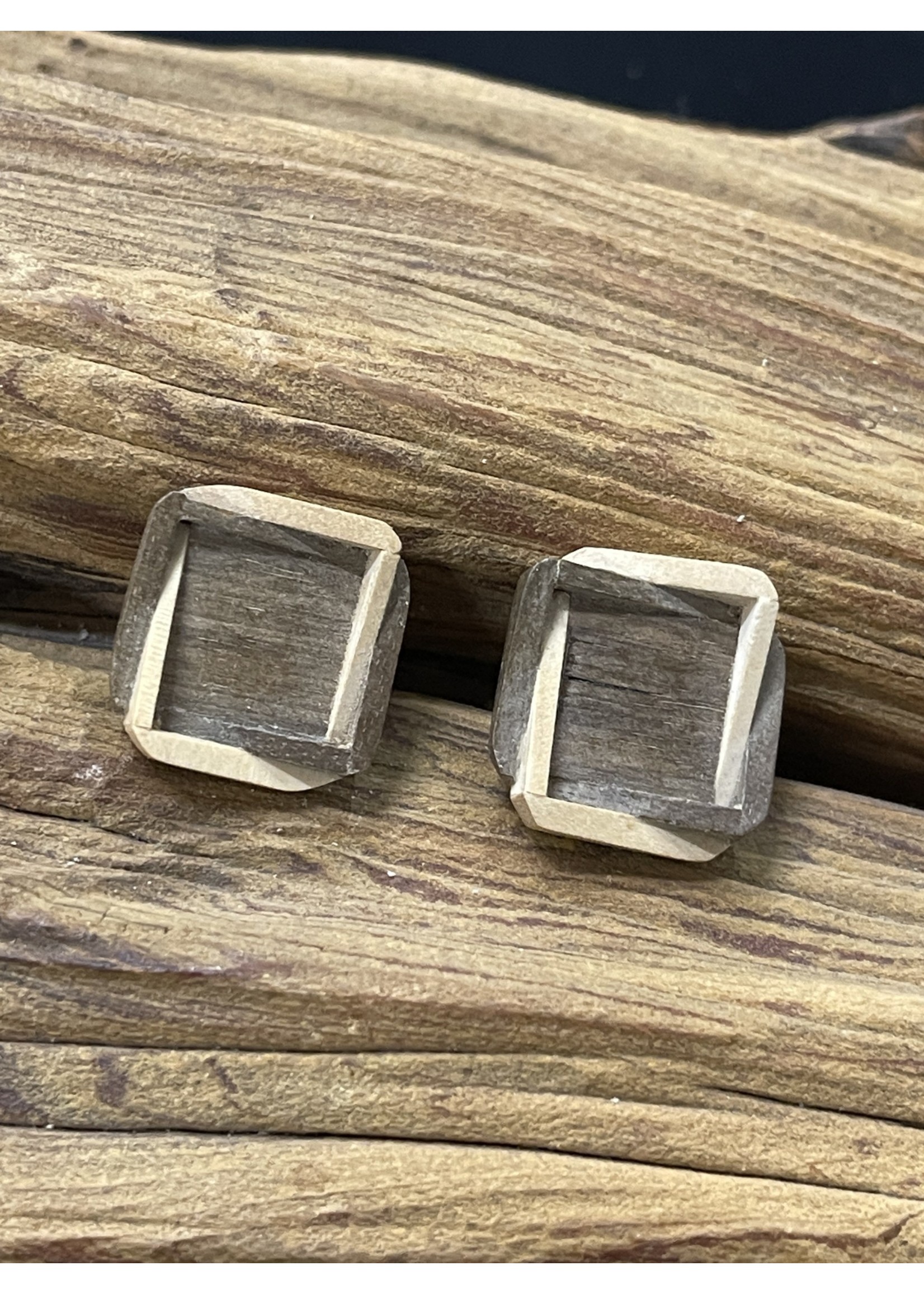 AC01-4487-20 Wooden square post earrings