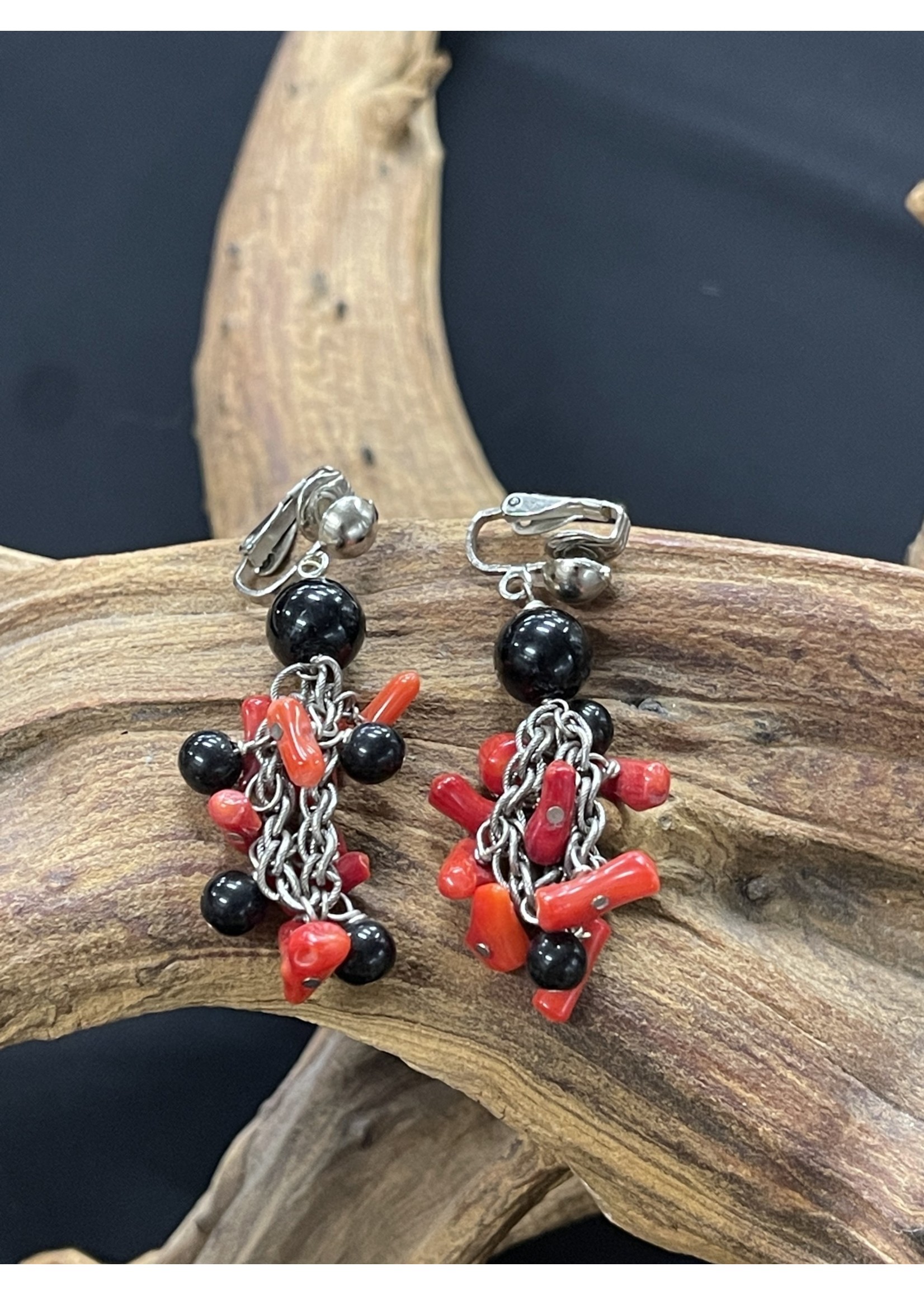 AC01-0816-11 Coral & onyx dangle on silver chain clip earrings