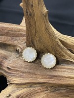 AC01-4208-19 White & gold post earrings