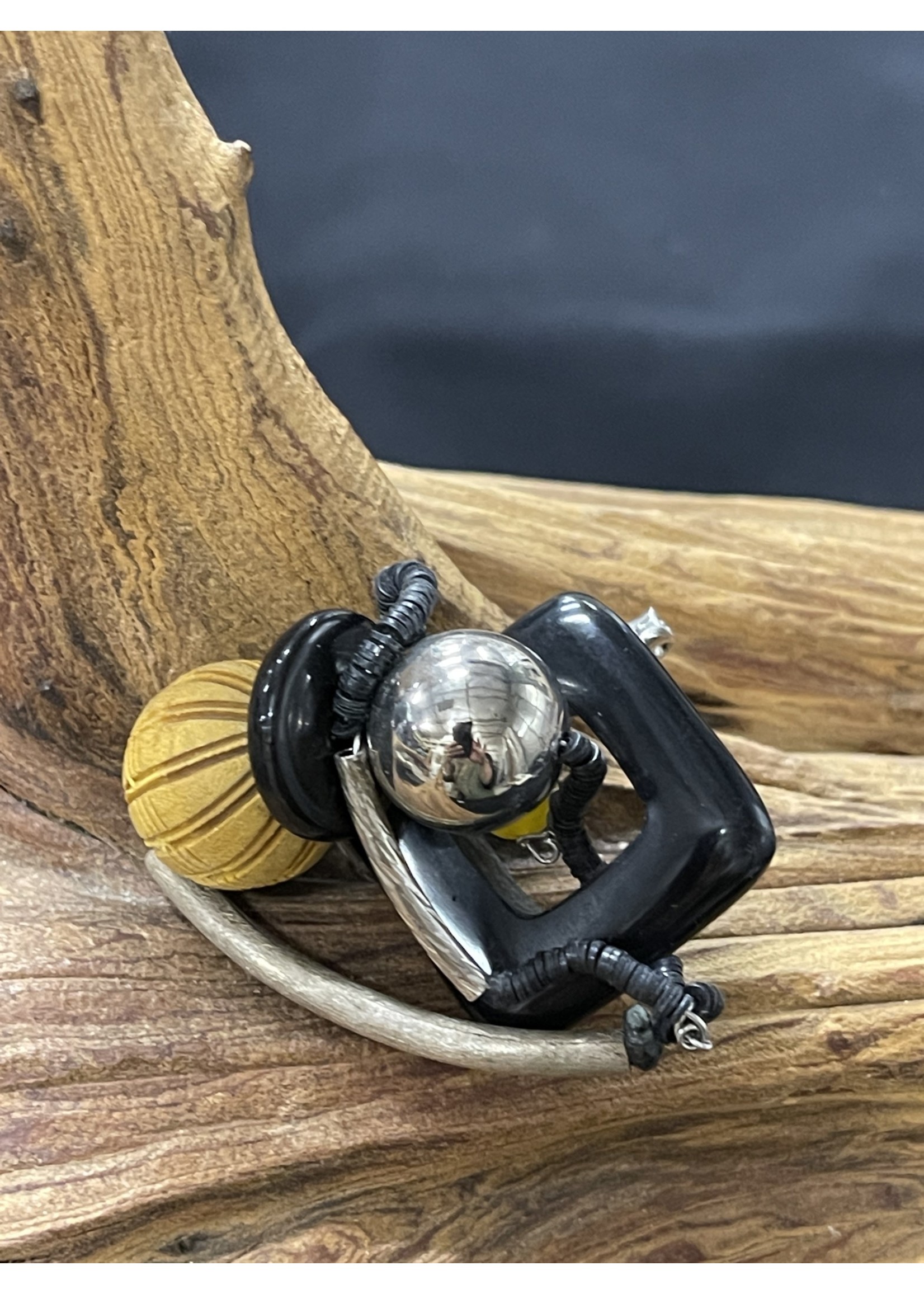 AC01-4048-18 Black horn,  yellow ball &  silver modern pin