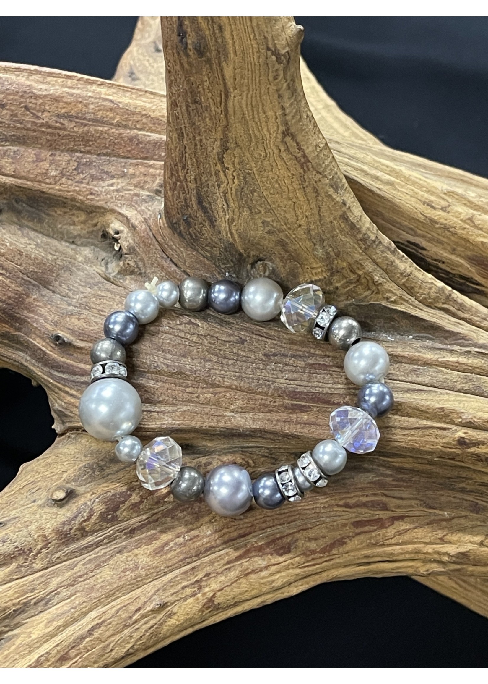 AC01-4162-19 gray pearls & clear crystal stretch bracelet