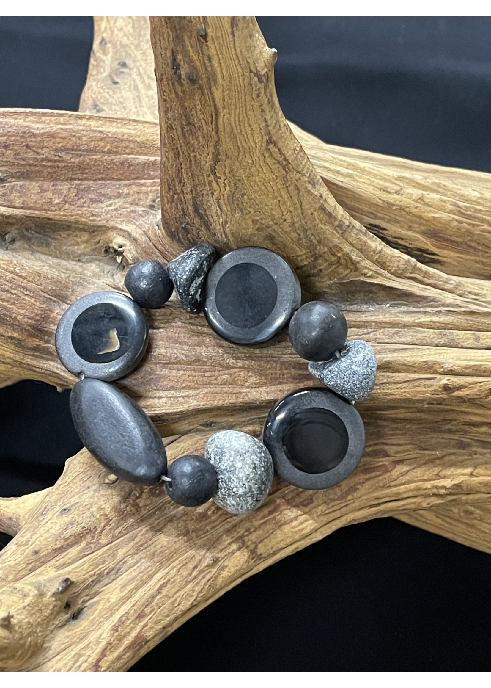 AC01-3583-17. Black african beads stretch bracelet