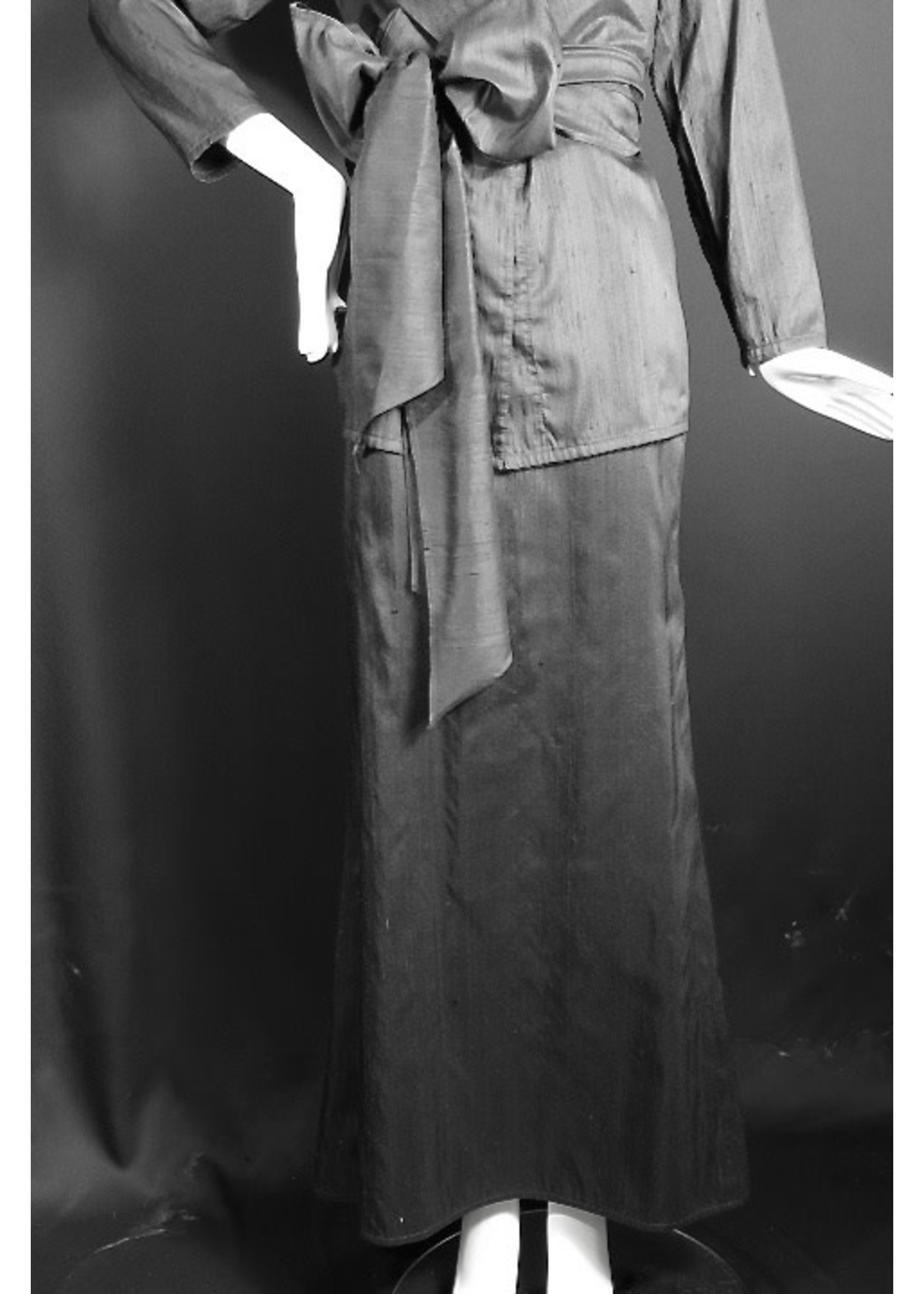 S7009-S1999-Black Doupioni Fishtail Skirt
