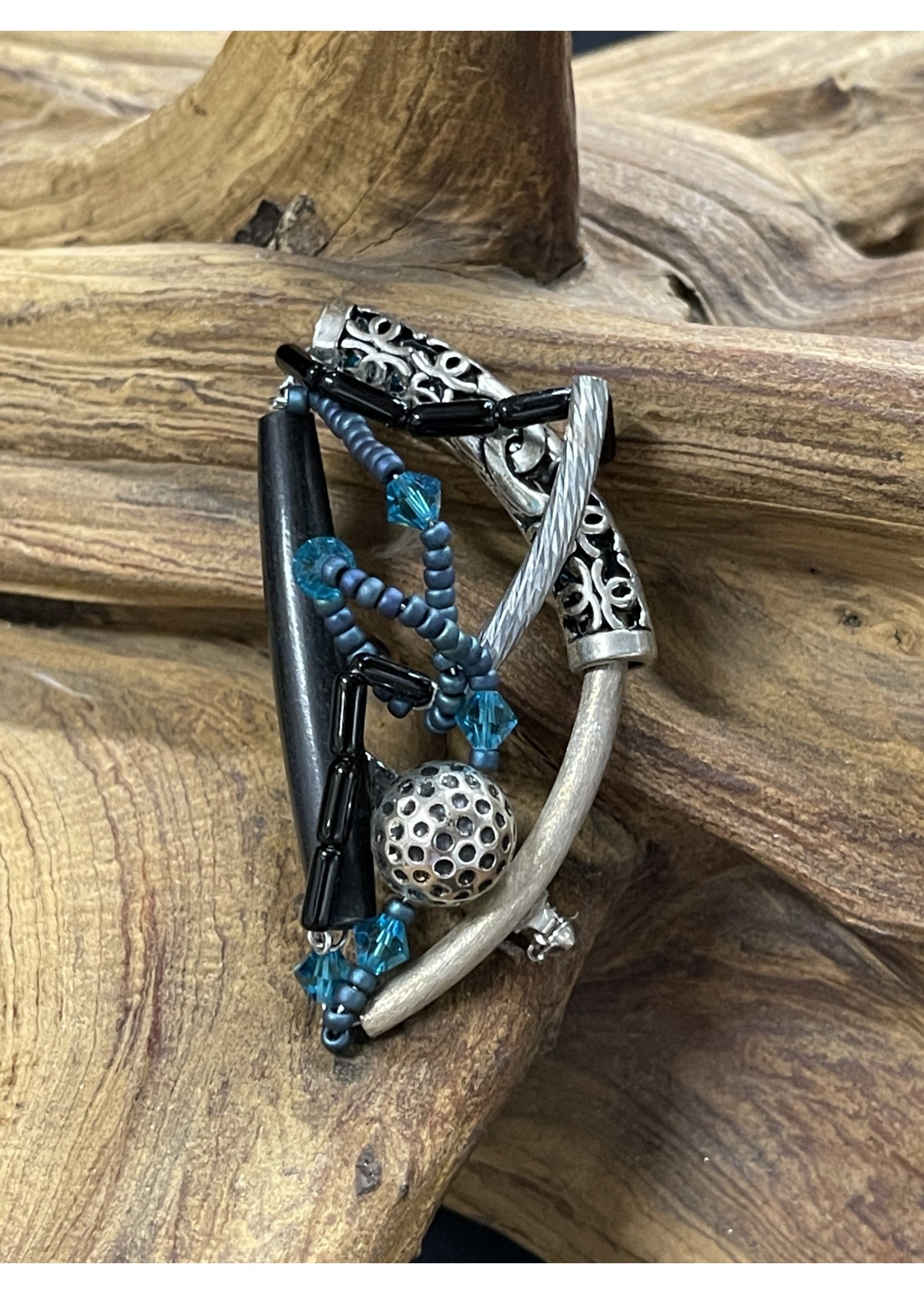 AC01-4277-19 Silver, black horn  & teal crystal  Pin