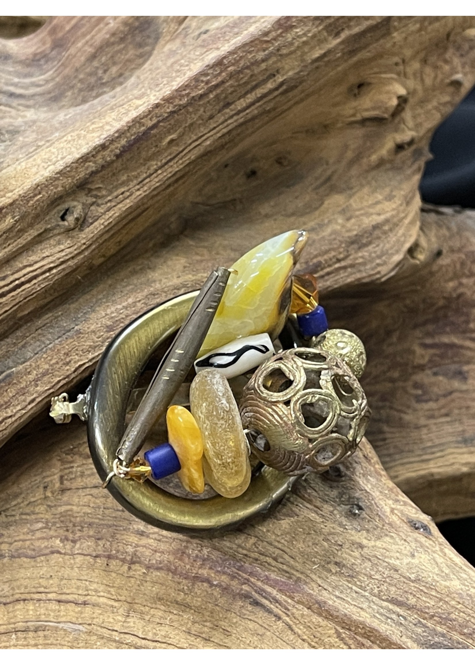 AC01-4185-19 Amber, Yellow jade  & antique gold modern pin